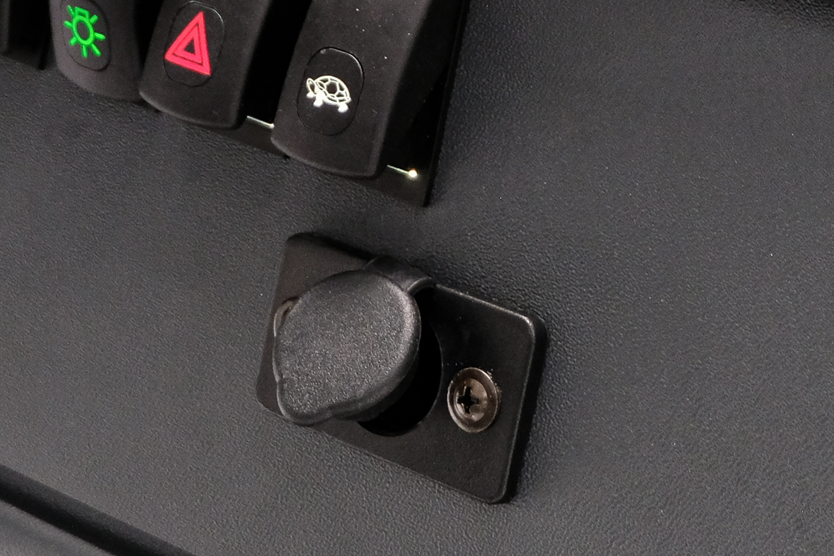 0008 12V socket N.20