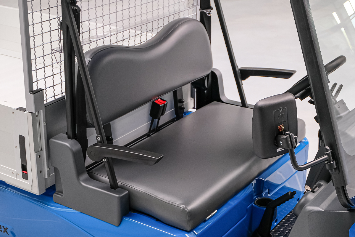 0009 Flat Seats