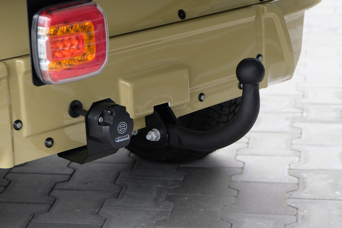 0017 Tow Hook with Auxiliary lighting socket